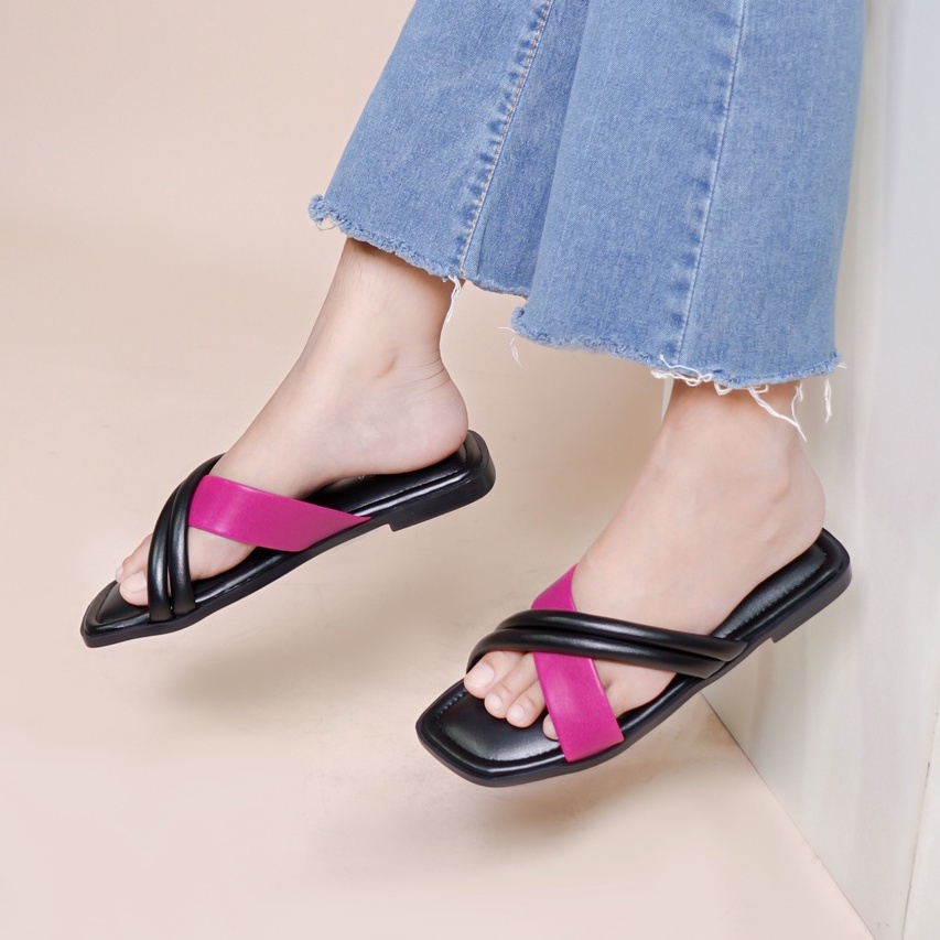 LAPEPA YUK - HANNA Sandal Wanita Teplek Silang Casual Size 36 - 40 Sendal Slop Rumah Empuk Flat Cewek Kasual Rumahan Warna Fuschia Black Hitam Pink Fanta Selop Santai Premium 37 38 39 Perempuan Kekinian Terbaru Shoes ORI Original Mall Official Store