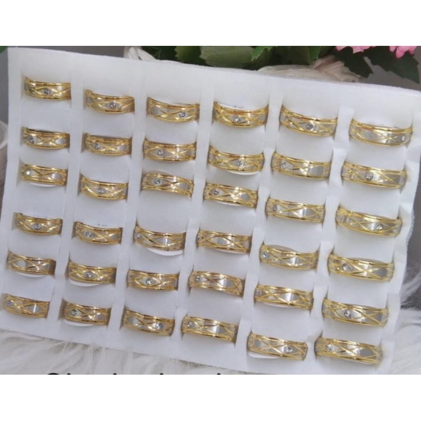 CINCIN TITANIUM 1 BOX ISI 36 PCS UKURAN 16 SAMPAI 19 / MOTIF DIAMOND KECIL EMAS GOLD BELAH KETUPAT/ DUNIAGELANG