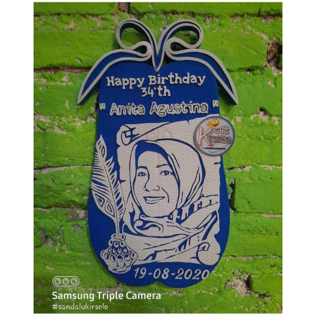 Sandal swallow (swallow ukir hiasan dinding)