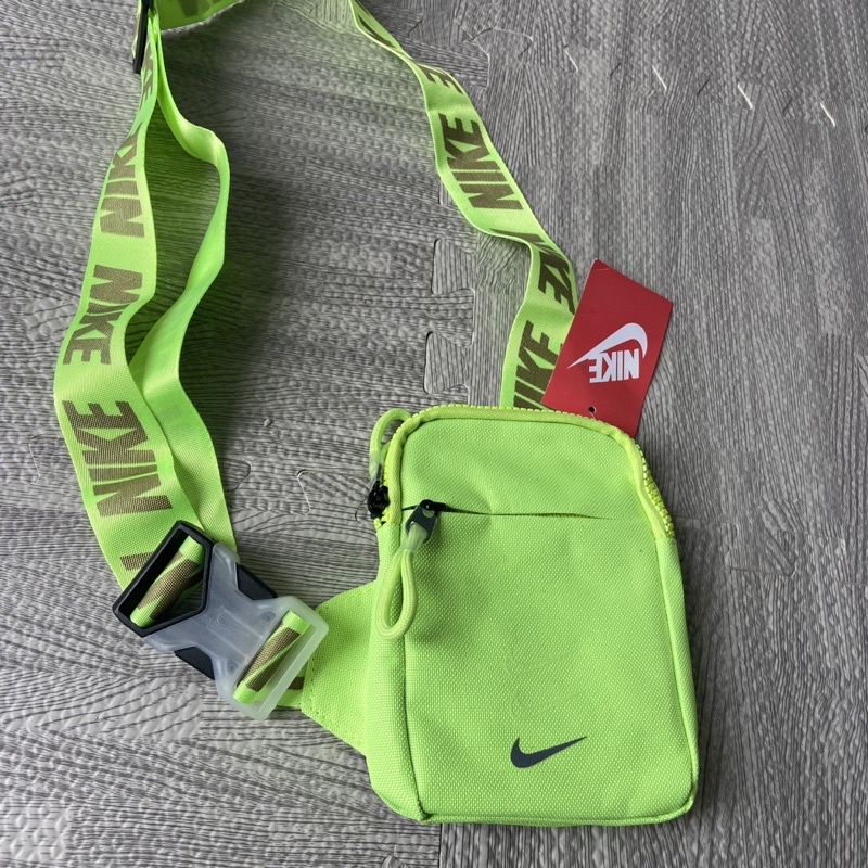 nike slingbag / waistbag neon