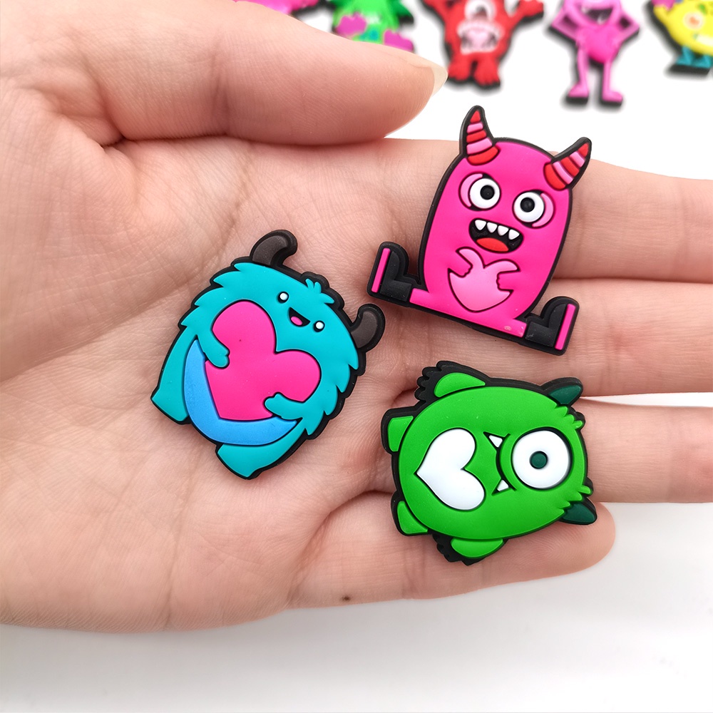 Charms Charms jibbitz Crocs Aneka Bentuk Untuk Dekorasi Sepatu Anak / Hadiah Ulang Tahun