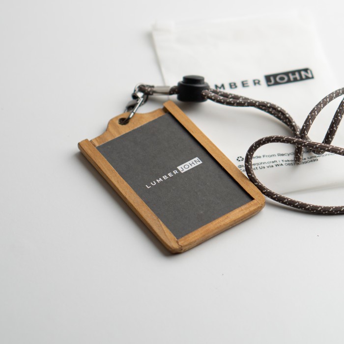 

Name Tag Wooden Name Tag/Id Card Holder Kayu + Lanyard [Crta - Model Gloria]
