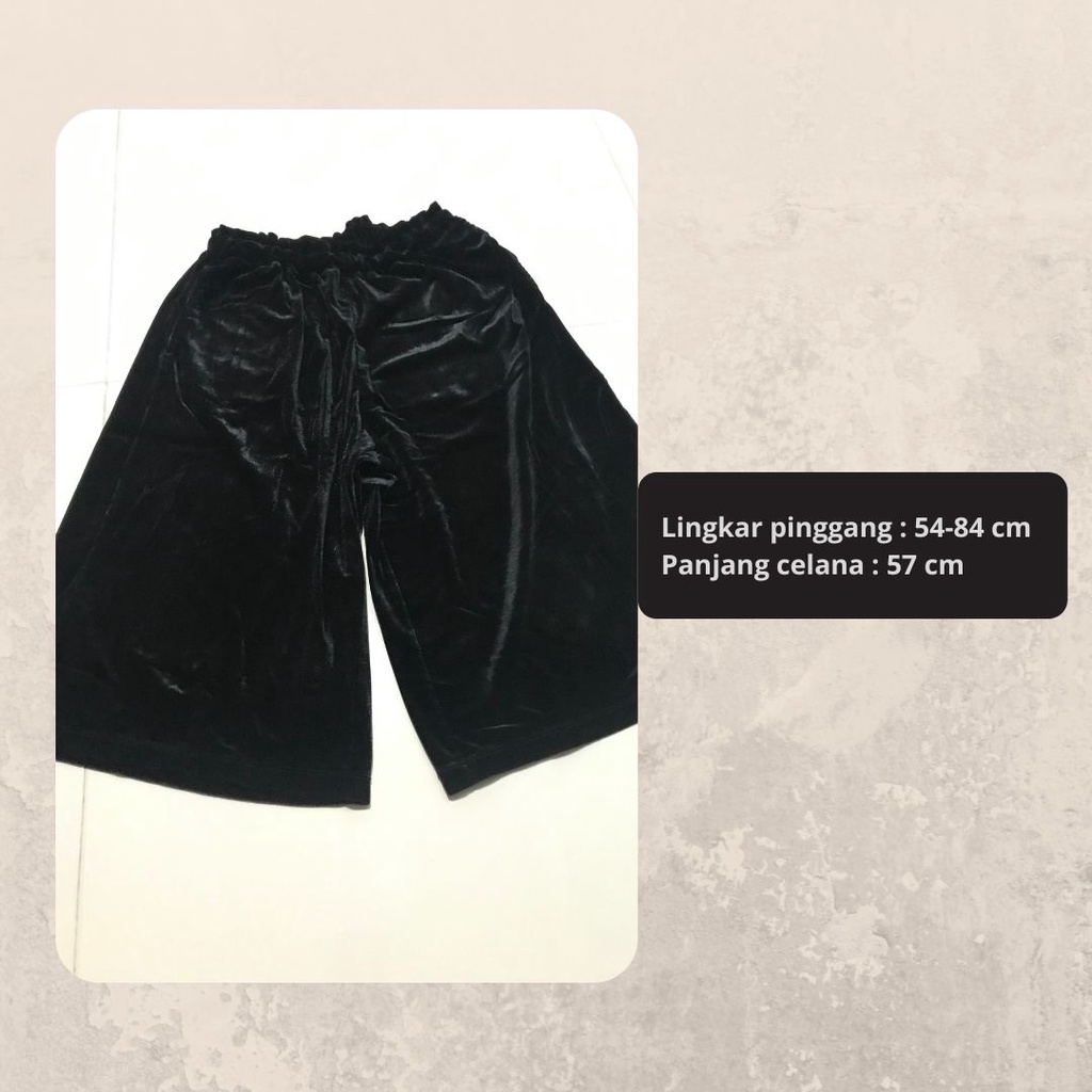 celana wanita Uniqlo, size 140 cm, kulot 3/4, hitam, bahan bludru