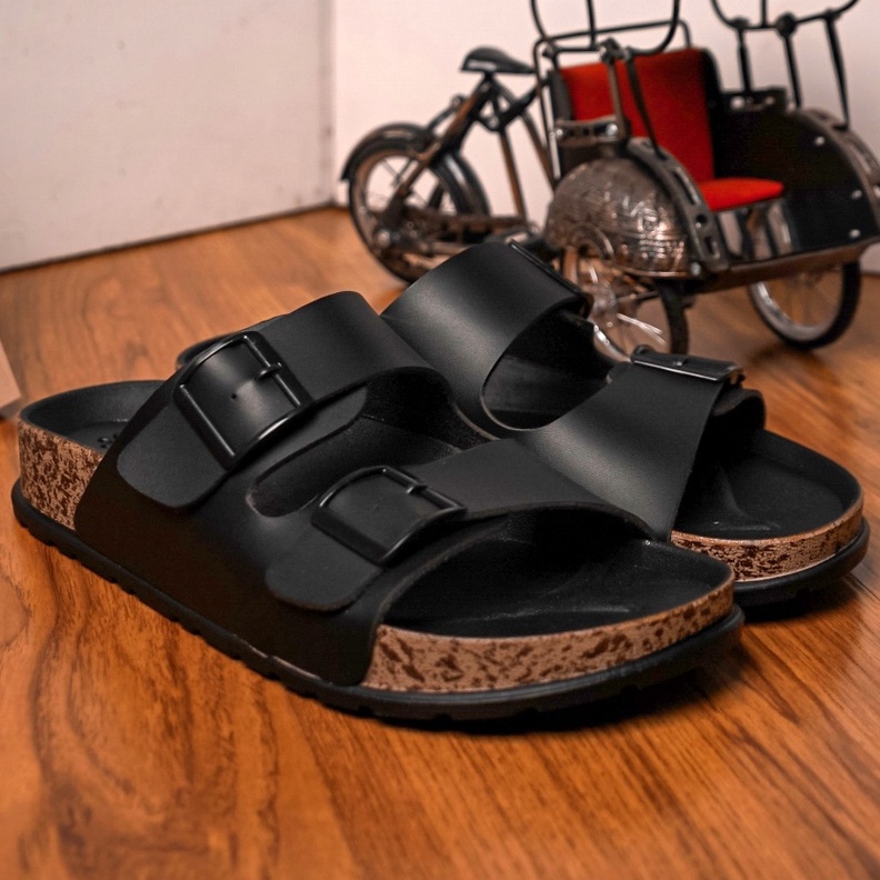 SARASARA YUK - Sandal Pria Slop Casual Model Puyuh Birken BRODY BRAVO Sendal Laki laki Selop Gesper dua 2 Kasual Sol Kulit Rumahan Size Ukuran 38 39 40 41 42 43 Ori Original SARA SARA Cowok Warna Black Hitam Terbaru Premium Mall Official Store