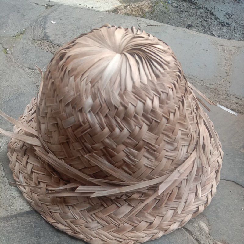 topi anyaman Bali klasik