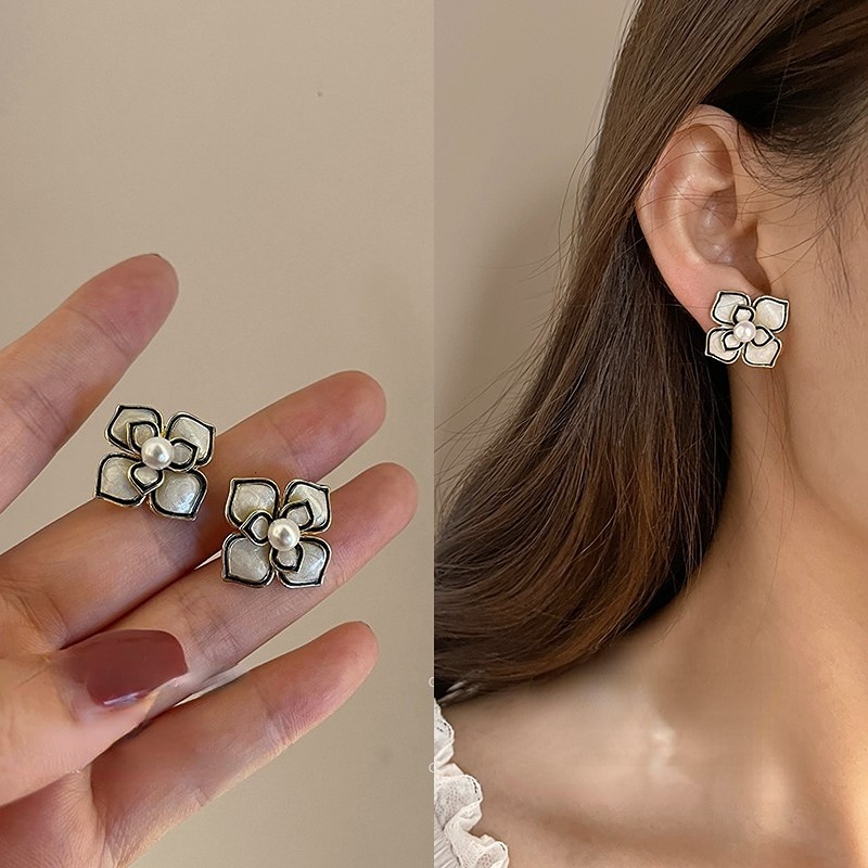 Anting Stud Desain Bunga Kamelia Aksen Mutiara Bahan S925 Silver Gaya Retro