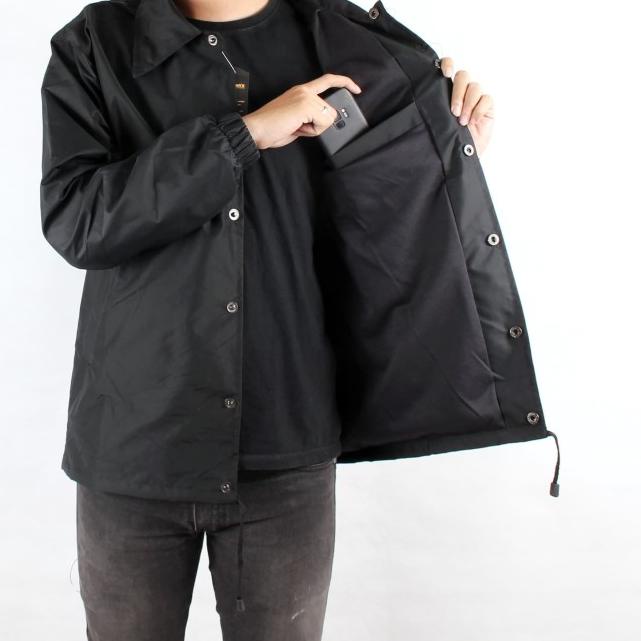 COACH JAKET / WINDBREAKER / JAKET PARASUT PRIA / JAKET POLOS BLACK - Hitam, M