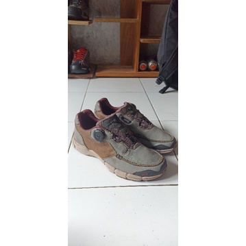 sepatu outdoor second