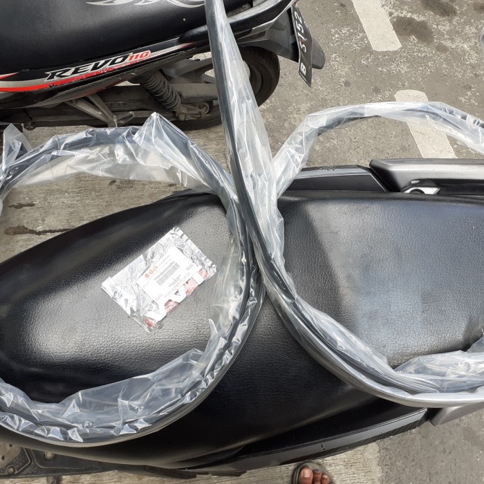 karet roof rail ertiga ori