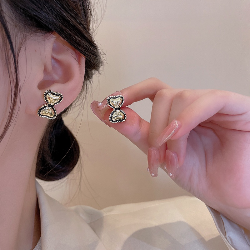 Anting Tusuk Model Pita Simpel Gaya Vintage Untuk Wanita