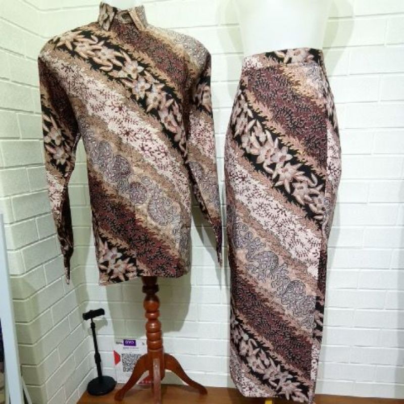 Couple Kemeja Batik dan Rok Span Merah Maruun Lereng Katun Halus