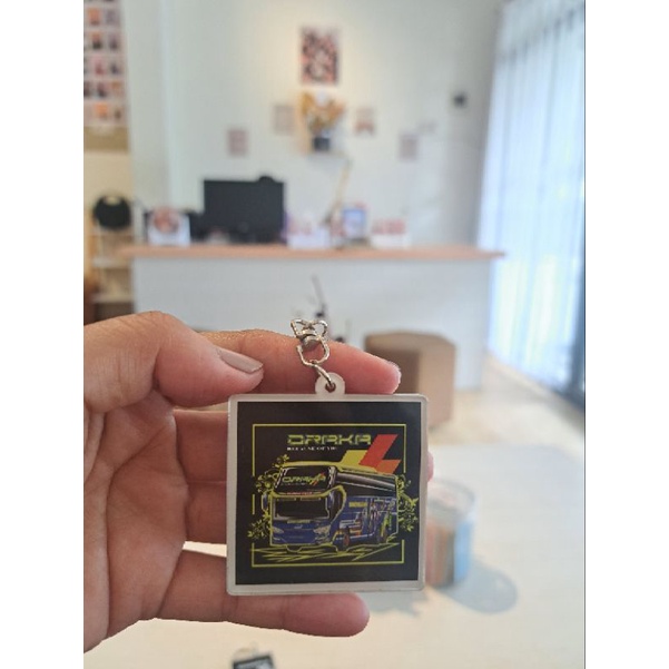 Gangungan Kunci Bergambar Bus Draka