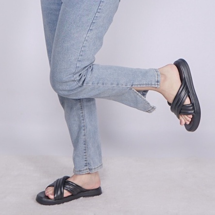 SARASARA YUK - Sandal Wanita Alas Sol Tebal Tinggi SARA SARA DORA ALL COLOR Sendal Cewek Platform Wedges Kondangan Hak 2cm Silang 2 Size 36 37 38 39 40 Jalan Casual Santai Rumah Slop Warna Hitam Selop Original Kekinian Terbaru Shoes Mall Official Store