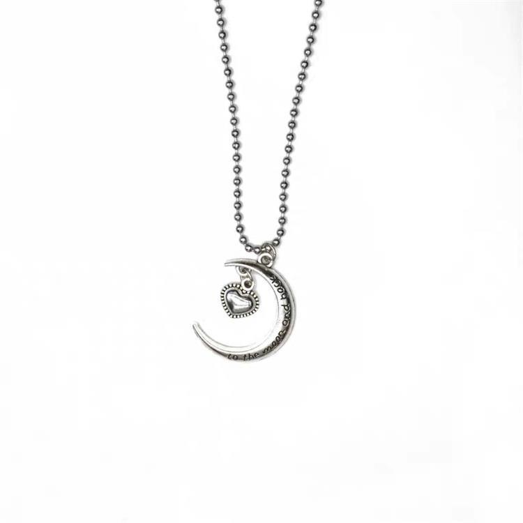 Roselife Kalung Rantai Panjang Liontin Hati + Bulan Sabit Warna Silver Gaya Retro Untuk Pria / Wanita