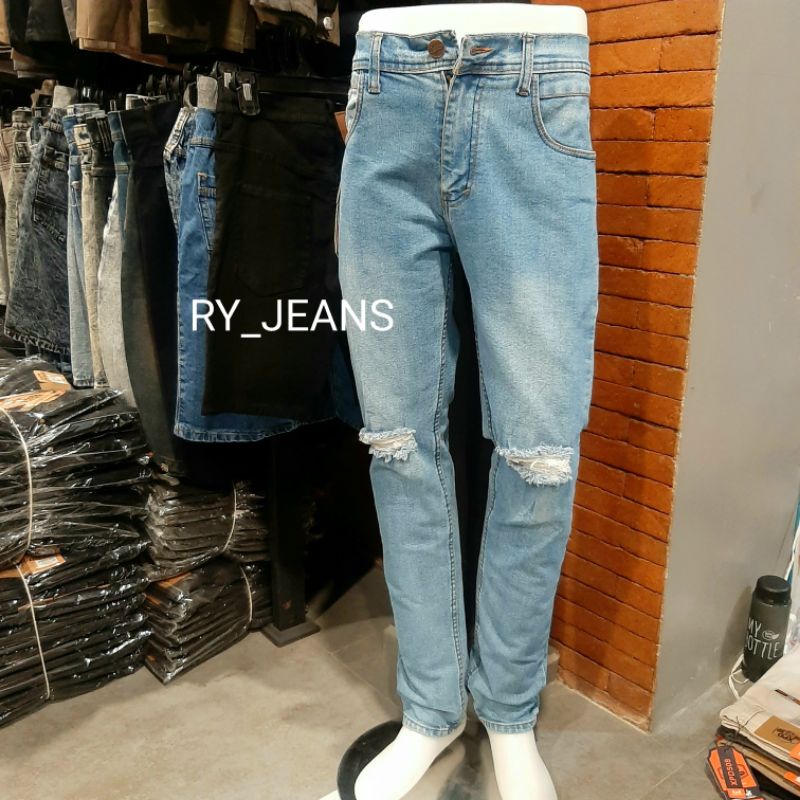 celana jeans sobek lutut pria ripped jeans biru lightblue softjeans streeth