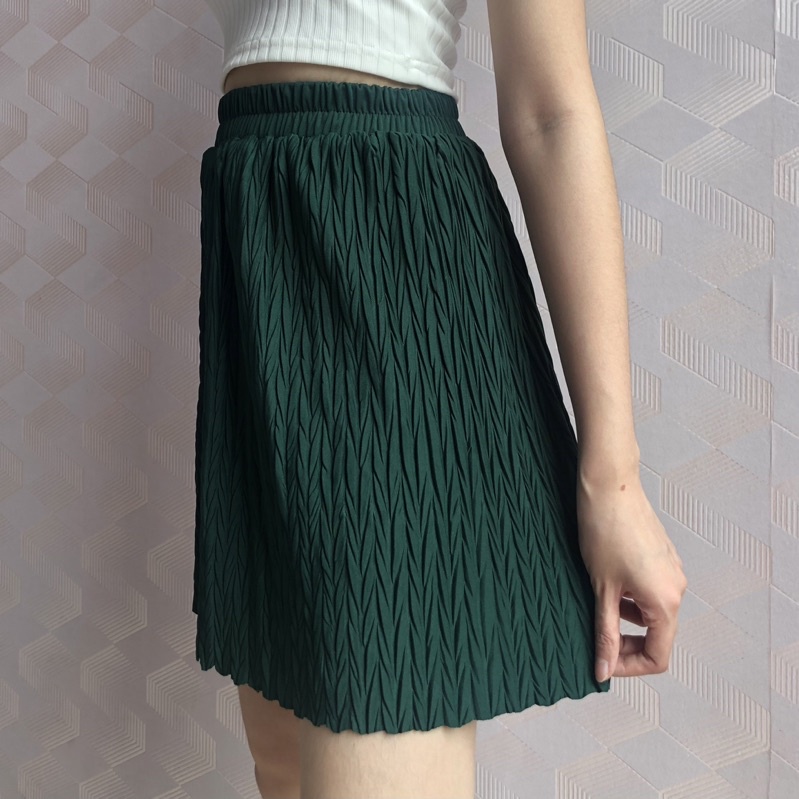 LEIA PLEATED SHORTS / Celana Pendek Nagita Plisket Pleats Zigzag