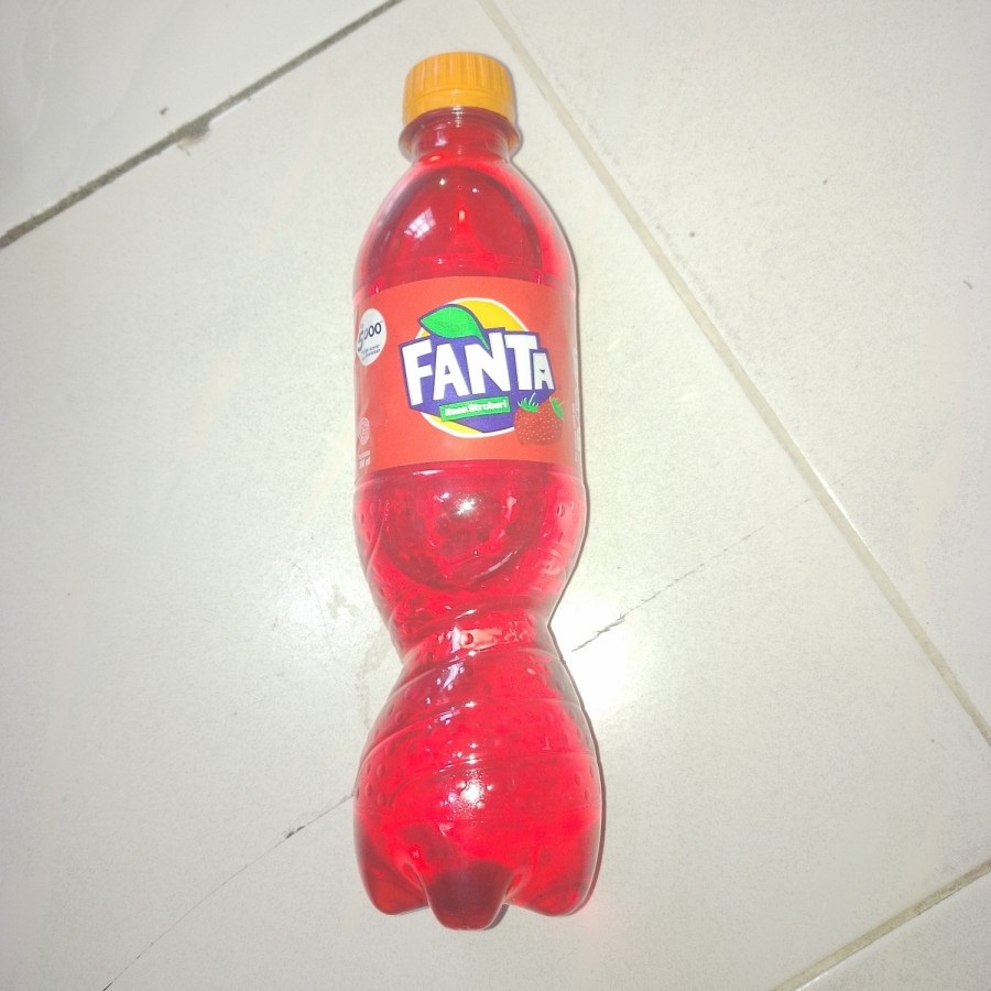 

Minuman FANTA Stroberi - 390 ml