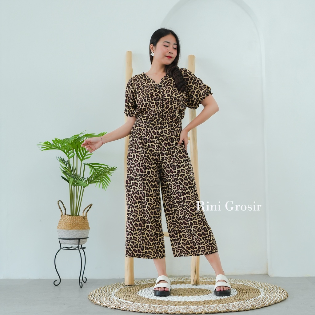 Jumpsuit Kancing Panjang Leopart