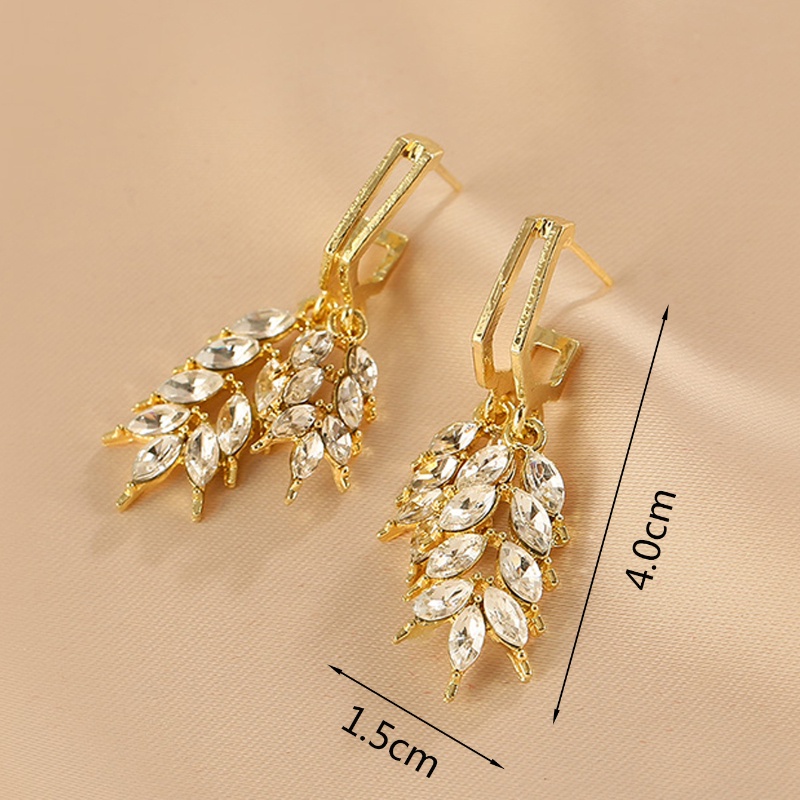 2022 Anting Tusuk Gantung Wanita Desain Daun Asimetris Hias Kristal / Berlian Gaya Retro Untuk Hadiah