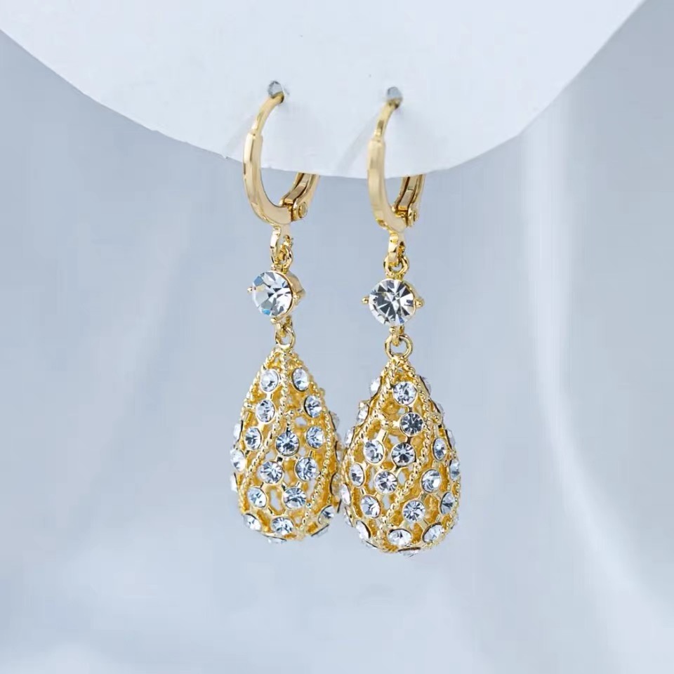 Anting Bentuk Tetesan Air Model Hollow Aksen Berlian Untuk Wanita