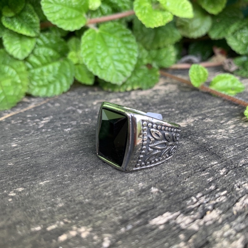 Cincin Pria Batu Hitam Pekat Cutting Hight Quality Ring Titanium Motif Retro