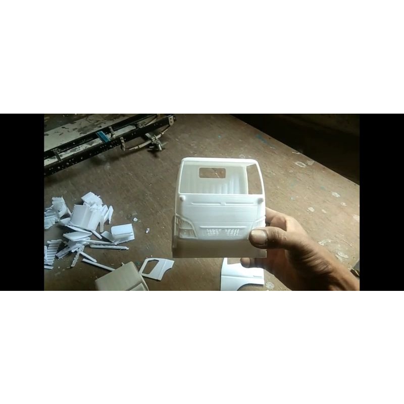 Kabin miniatur truk canter skala 14