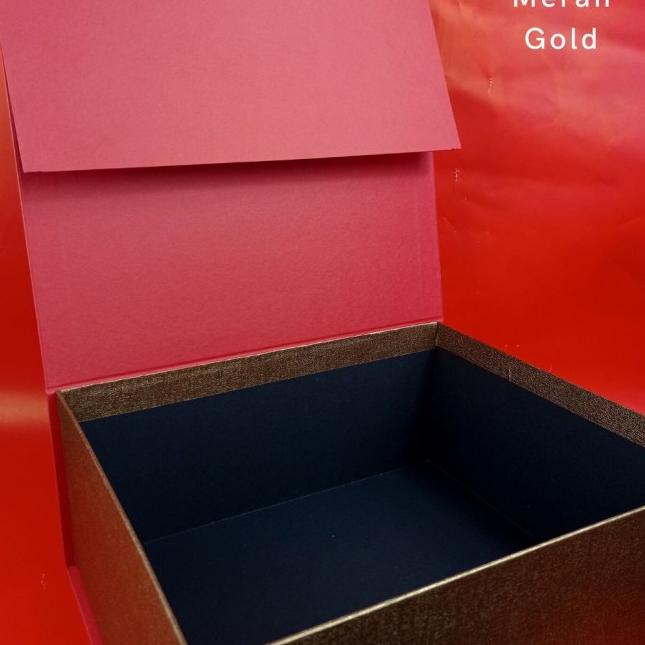 

BOX HAMPER - HARDBOX - KOTAK KADO - ukuran 35 cm x 30 cm x 15 cm - Merah Gold - TP