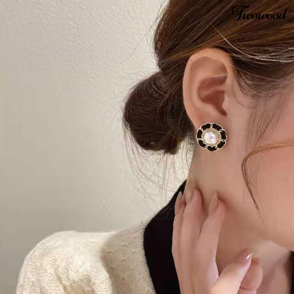 1 Pasang Anting Stud Desain Geometris Aksen Mutiara Tiruan Gaya Minimalis Elegan Untuk Wanita