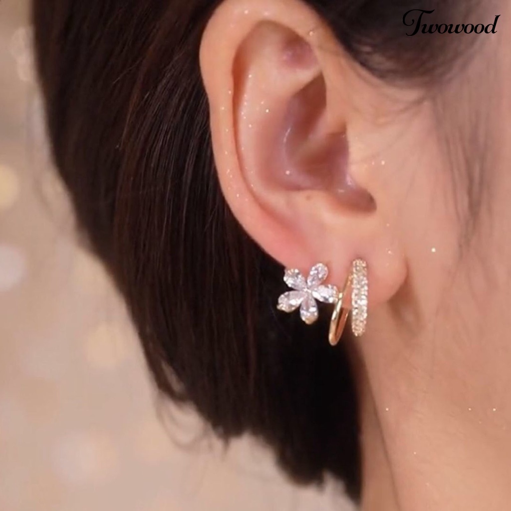 1 Pasang Anting Stud Bentuk Bunga Bahan Cubic Zirconia Untuk Pesta Pernikahan