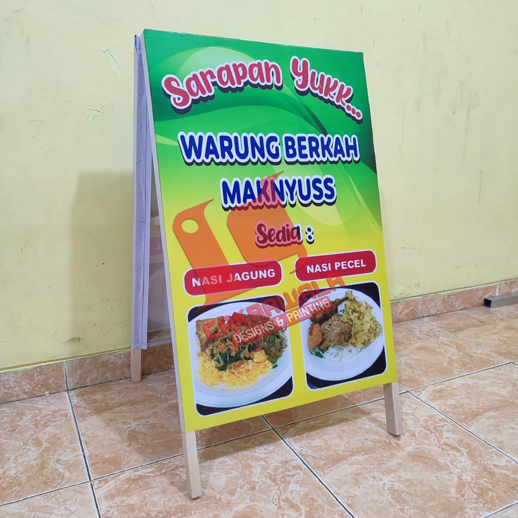 STAND BANNER KAYU UKURAN 50 X 85 - SEGITIGA BANNER KAYU - STANDING BANNER KAYU UNTUK PROMOSI - A STA