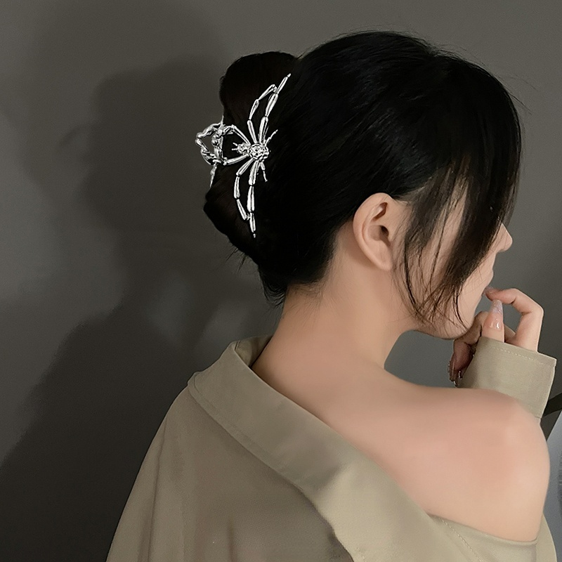 Jepit Rambut Bentuk Laba-Laba 3D Bahan Metal Untuk Wanita