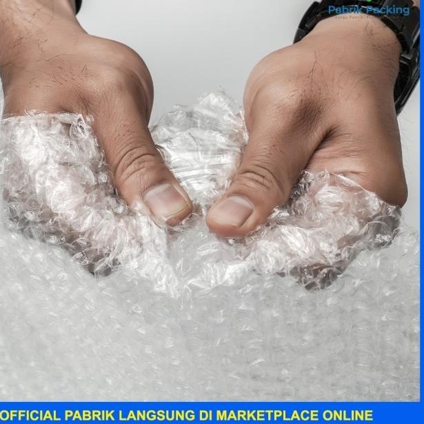

BUBBLE WRAP ROLL DKM PLUS VARIANT PREMIUM SIZE 125 CM x 50 M - HITAM PREMIUM