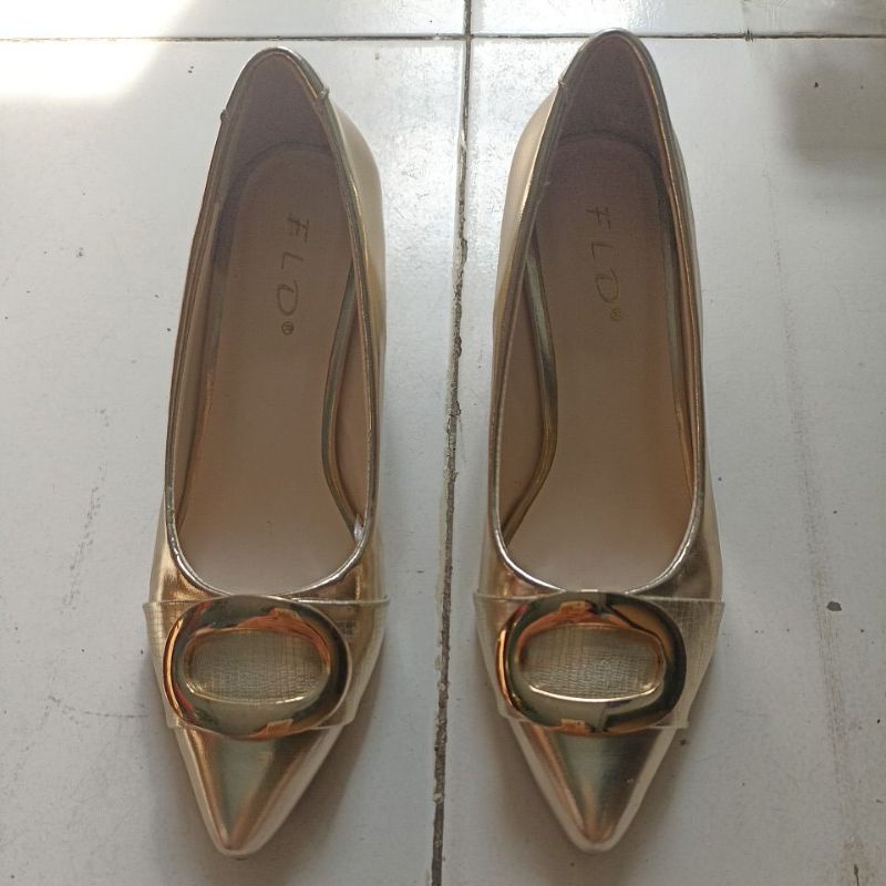 Preloved Sepatu FLD