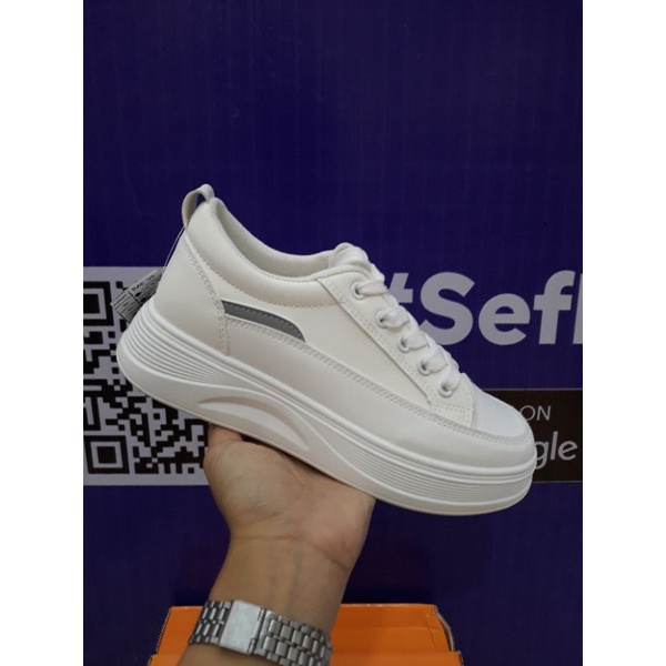 Ready Sepatu Sneakers Wanita Brand St Moritz