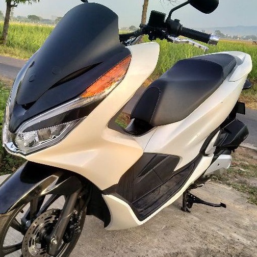 stiker lampu sein sepedamotor pcx 150/variasi lampu sein sepeda motor pcx 150/emblem lampu motor pcx