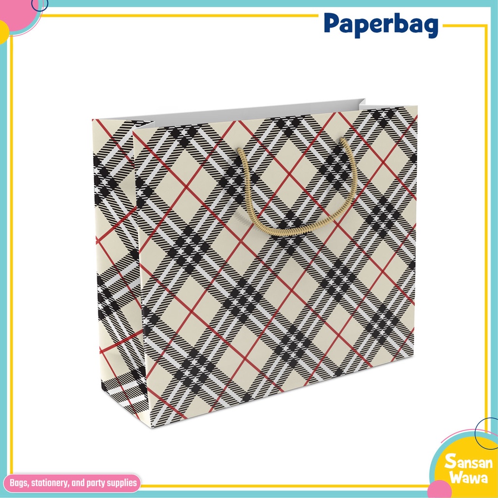 

Paper Bag Tali Uk 32*25*11 cm Ukuran Lebar Karakter Kuromi, Kotak