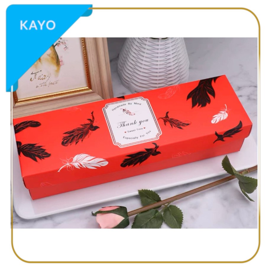 

kantong kotak merah motif daun, goodie bag kotak kado tas hadiah natal