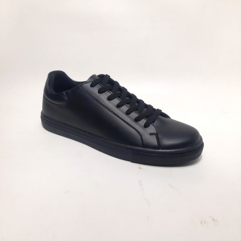 Sepatu Pria sneakers hitam polos full black sepatu kasual pria ARKA DNSTR