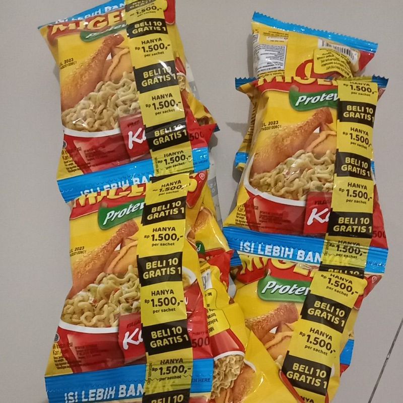 

Mie gelas 1 renceng