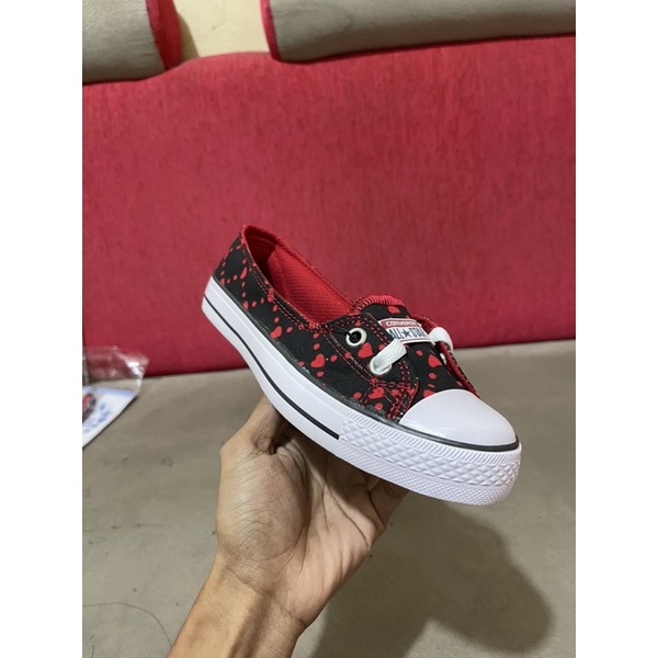 SEPATU SNEAKER WANITA SIP ON L 2 KARAKTER MERAH HITAM CLASIK