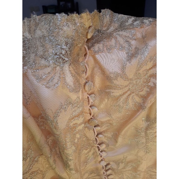 kebaya brokat kuning