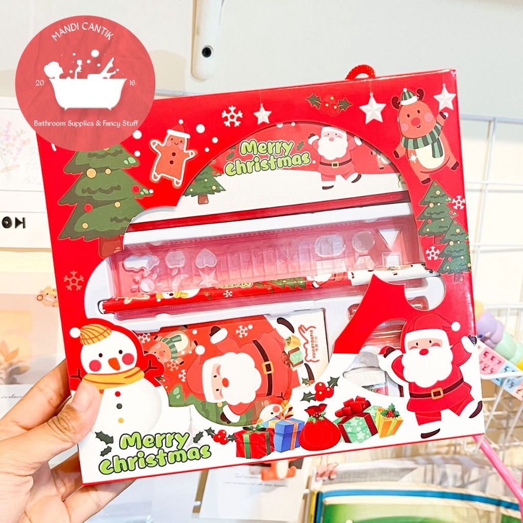 

PAKET NATAL 7 IN 1 BOX BERTALI ISI KOTAK PENSIL | PENGHAPUS | RAUTAN | PENSIL | TUTUP PENCIL | NOTEBOOK