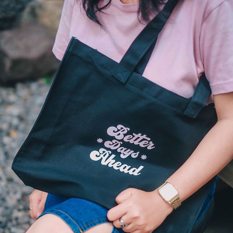 Totebag Kanvas Hitam Resleting - Better Day Ahead