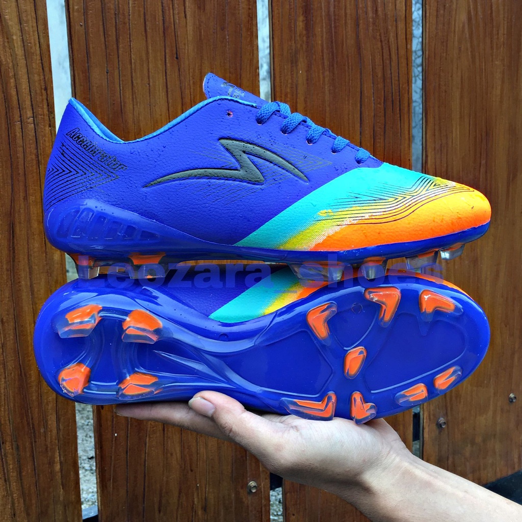 Sepatu Sepak Bola Pria Rumput Hijau Sintetis Mini Soccer Terbaru Specs Accelerator Rainbow White Blue