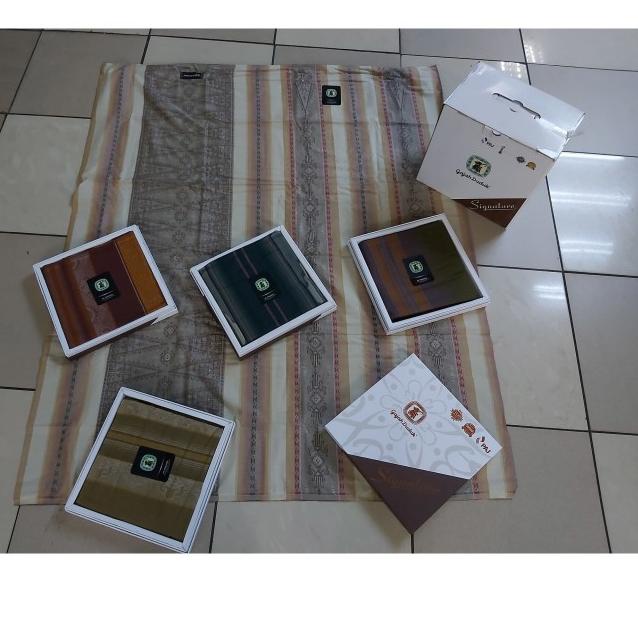 Sarung Gajah Duduk Signature