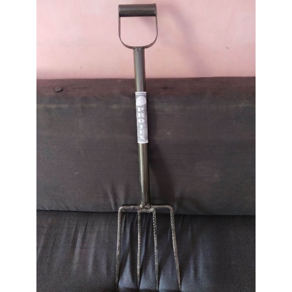 garpu tanah. 4 jari.dari besi pool