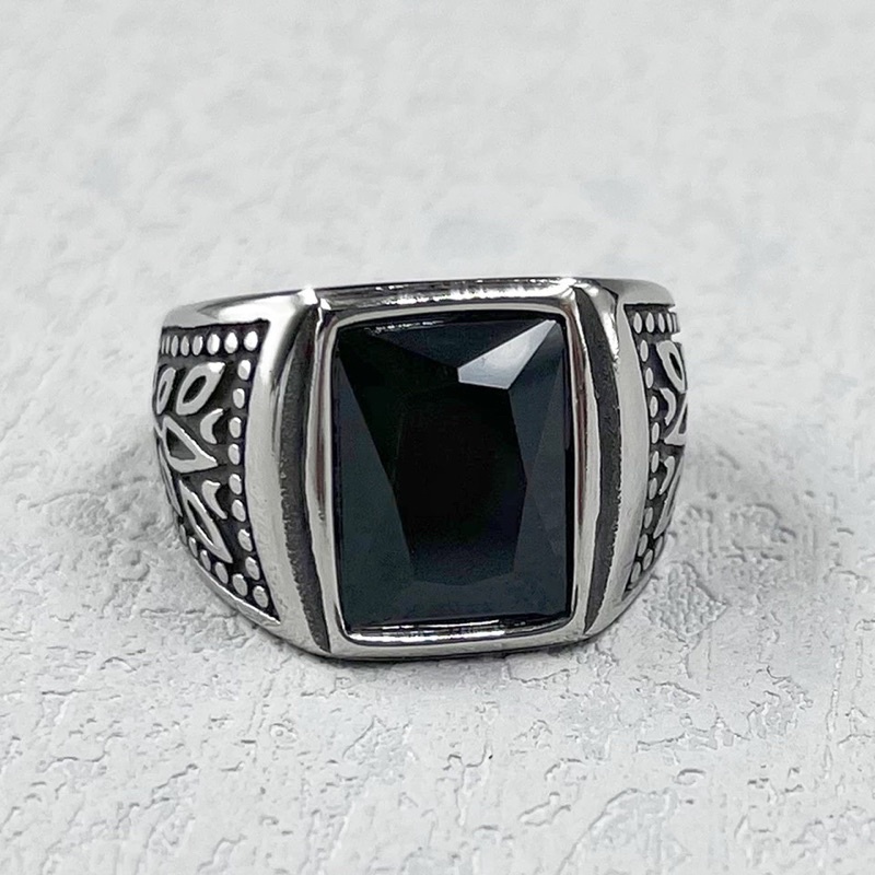 Cincin Pria Batu Hitam Pekat Cutting Hight Quality Ring Titanium Motif Retro