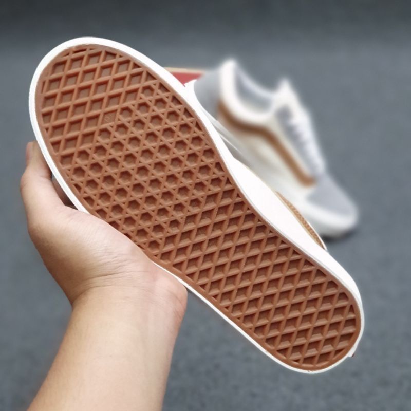 SEPATU SNEAKERS VANS OLDSKOOL PUTIH ABU GOLD SEKOLAH KERJA KULIAH PRIA WANITA COWOK CEWEK WHITE RED HANGOUT LIBURAN SANTAI KADO HADIAH BERKUALITAS TERJANGKAU TERMURAH