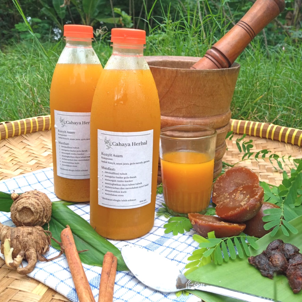 

Jamu Kunyit Asem / Minuman Jamu Herbal Tradisional / Minuman Empon-empon