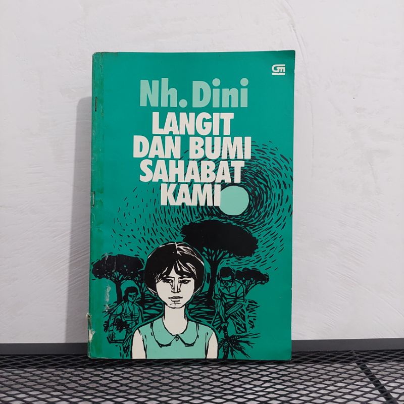 Langit dan Bumi Sahabat Kami - Nh. Dini